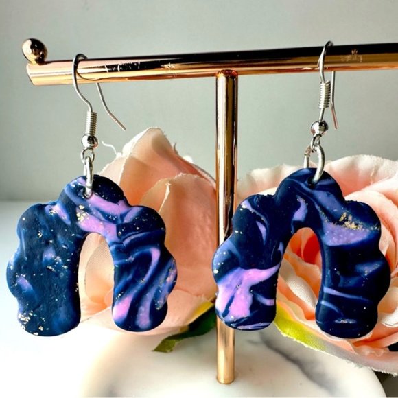 Hand made Gorgeous Light weight cute little earrings - Picture 1 of 4